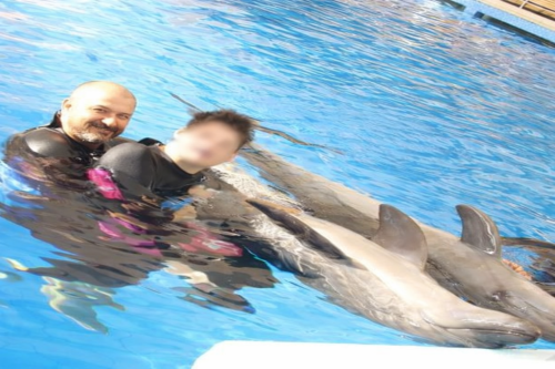 At our therapy center, we offer different session programs tailored to the needs of each participant.